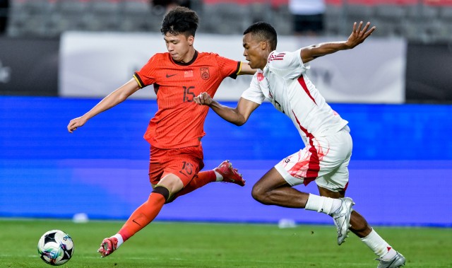 0-2失利,国足仍难破27年不胜日本尴尬纪录,东亚杯5平5负难求一胜