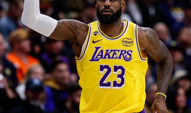 世俱杯网址-徐静雨：詹姆斯是湖人的优秀防守球员 他的防守发挥远胜于东契奇